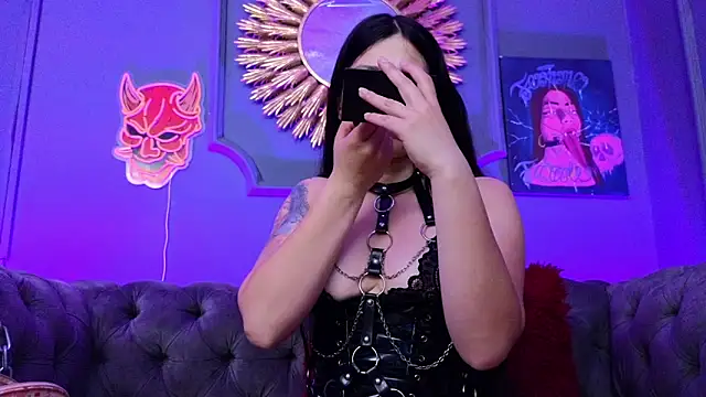 Snapshot of Julieta_Russell chatting on February 18, 7:52 pm Julieta Russell online show from February 18, 7:52 pm