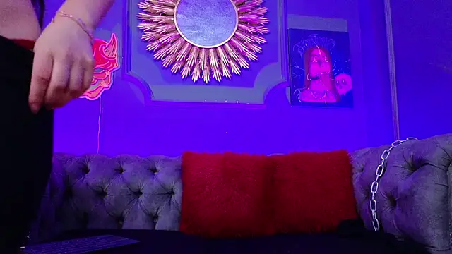 Snapshot of Julieta_Russell chatting on March 7, 8:22 pm Julieta Russell online show from March 7, 8:22 pm