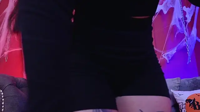 Julieta Russell online show from October 29, 11:45 am