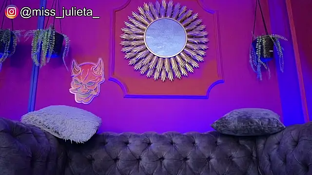 Snapshot of Julieta_Russell chatting on May 26, 11:50 am Julieta Russell online show from May 26, 11:50 am