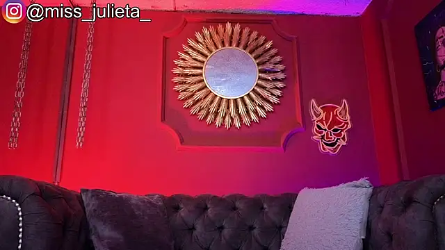 Snapshot of Julieta_Russell chatting on June 20, 12:30 pm Julieta Russell online show from June 20, 12:30 pm
