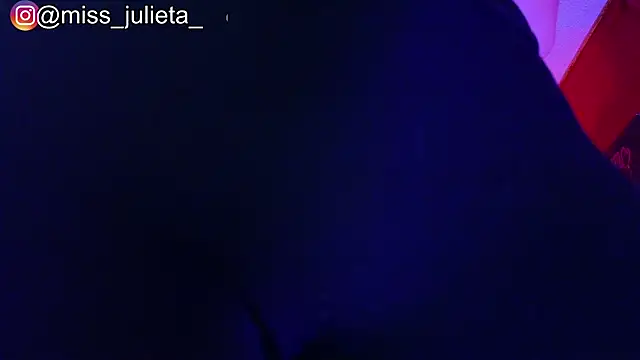 Snapshot of Julieta_Russell chatting on August 3, 11:37 am Julieta Russell online show from August 3, 11:37 am