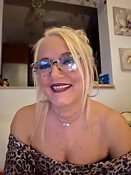 Snapshot of kikkastar chatting on December 1, 8:47 pm kikkastar online show from December 1, 8:47 pm