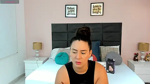 MadisonJenner online show from November 12, 11:10 am