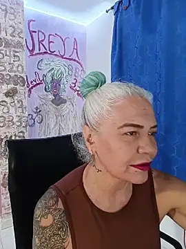 freyadevil333 online show from June 7, 5:00 am