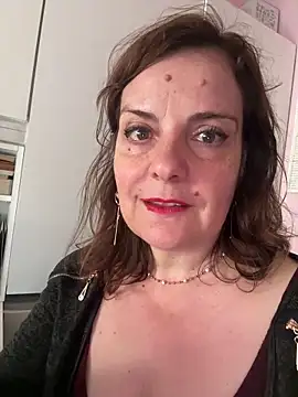 Snapshot of Sunbelxx chatting on May 14, 7:37 am Sunbelxx online show from May 14, 7:37 am