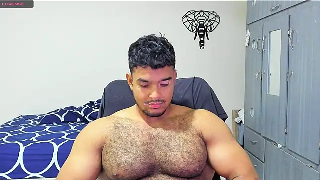 Snapshot of Big_furry_bear13 chatting on December 11, 5:00 am Big furry bear13 online show from December 11, 5:00 am