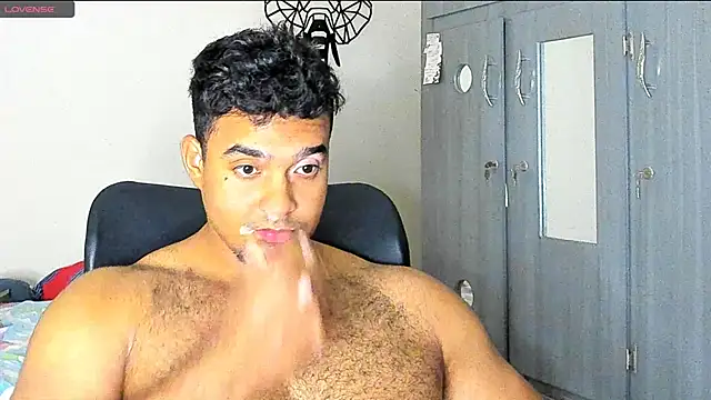 Snapshot of Big_furry_bear13 chatting on January 11, 4:59 am Big furry bear13 online show from January 11, 4:59 am