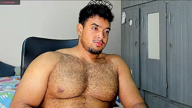 Snapshot of Big_furry_bear13 chatting on January 17, 8:24 am Big furry bear13 online show from January 17, 8:24 am