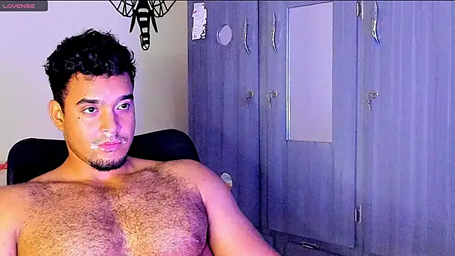 Snapshot of Big_furry_bear13 chatting on January 23, 5:13 am Big furry bear13 online show from January 23, 5:13 am