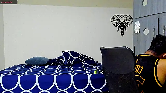 Snapshot of Big_furry_bear13 chatting on February 26, 4:47 am Big furry bear13 online show from February 26, 4:47 am