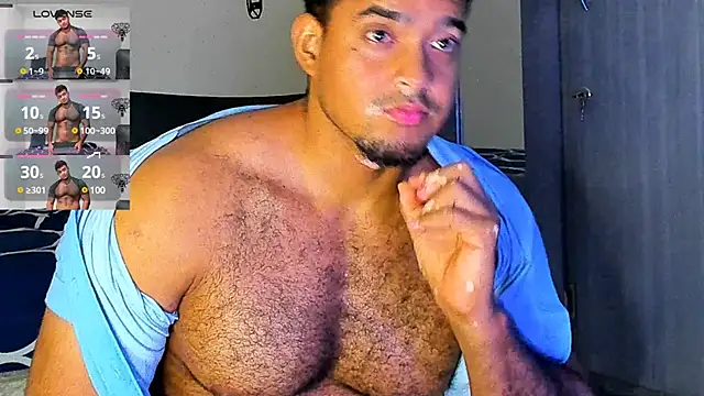 Snapshot of Big_furry_bear13 chatting on February 27, 8:50 am Big furry bear13 online show from February 27, 8:50 am