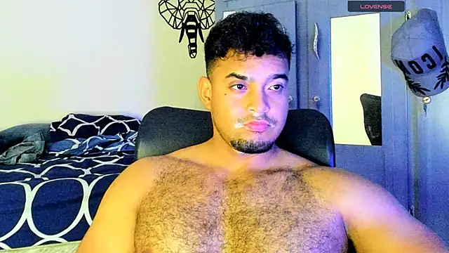 Snapshot of Big_furry_bear13 chatting on March 13, 6:26 am Big furry bear13 online show from March 13, 6:26 am