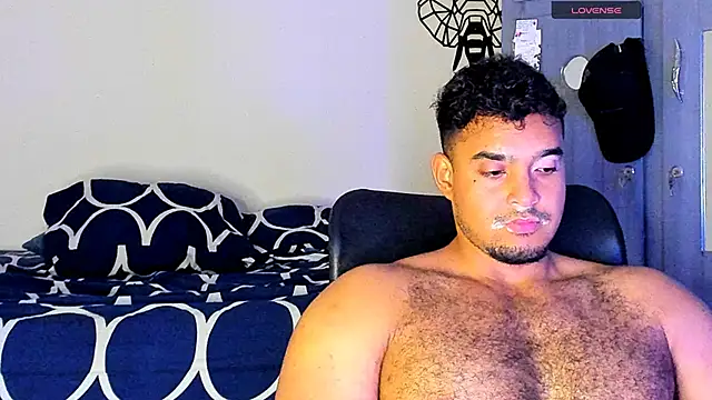 Snapshot of Big_furry_bear13 chatting on March 15, 6:58 am Big furry bear13 online show from March 15, 6:58 am