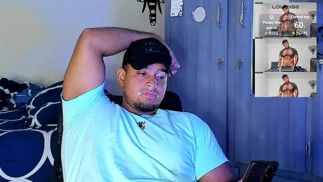 Snapshot of Big_furry_bear13 chatting on March 17, 7:02 am Big furry bear13 online show from March 17, 7:02 am