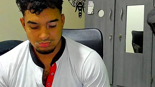 Snapshot of Big_furry_bear13 chatting on March 18, 5:09 am Big furry bear13 online show from March 18, 5:09 am