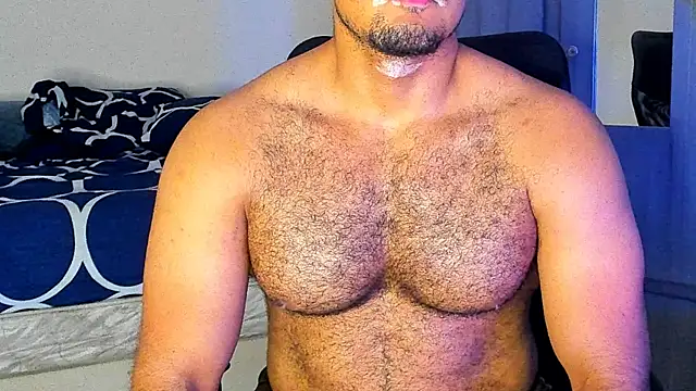 Snapshot of Big_furry_bear13 chatting on March 19, 7:40 am Big furry bear13 online show from March 19, 7:40 am