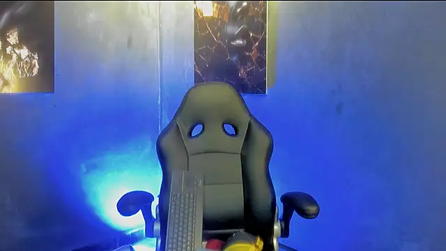 Snapshot of Big_furry_bear13 chatting on September 30, 5:23 am Big furry bear13 online show from September 30, 5:23 am