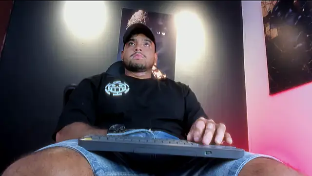 Snapshot of Big_furry_bear13 chatting on October 19, 11:00 am Big furry bear13 online show from October 19, 11:00 am