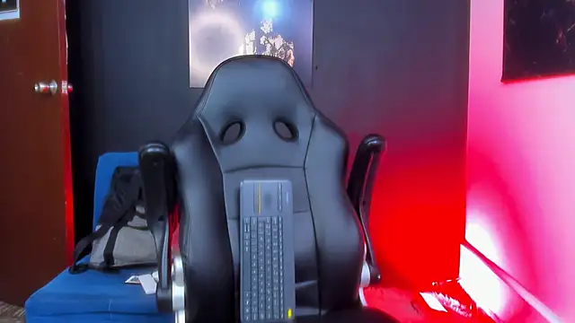 Snapshot of Big_furry_bear13 chatting on October 31, 5:30 am Big furry bear13 online show from October 31, 5:30 am