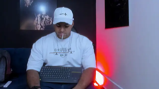 Snapshot of Big_furry_bear13 chatting on November 1, 5:42 am Big furry bear13 online show from November 1, 5:42 am