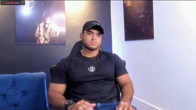 Snapshot of Big_furry_bear13 chatting on November 11, 5:29 am Big furry bear13 online show from November 11, 5:29 am