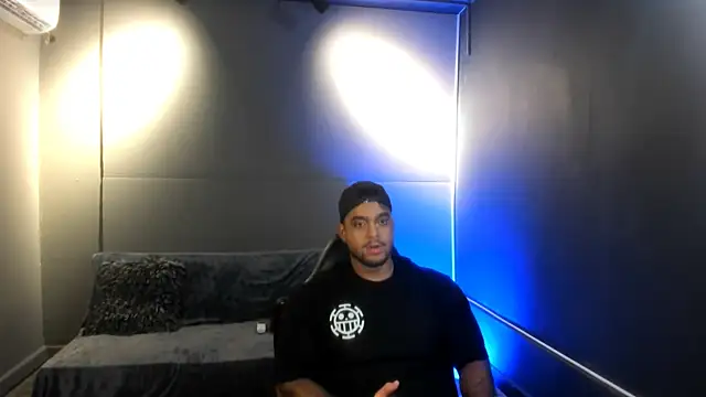 Snapshot of Big_furry_bear13 chatting on December 15, 5:23 am Big furry bear13 online show from December 15, 5:23 am