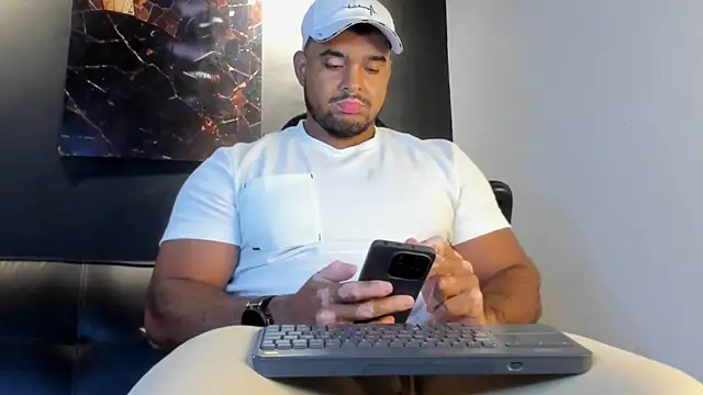 Big furry bear13 online show from June 11, 6:33 am