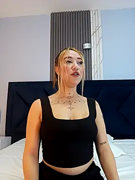 Snapshot of MollyCruz chatting on March 1, 11:39 am MollyCruz online show from March 1, 11:39 am