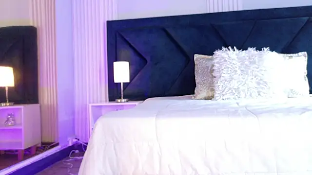 Snapshot of MollyCruz chatting on October 29, 3:25 pm MollyCruz online show from October 29, 3:25 pm