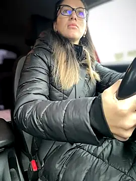 HotXMom online show from November 19, 6:46 am