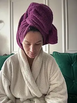 HotXMom online show from March 1, 1:35 pm