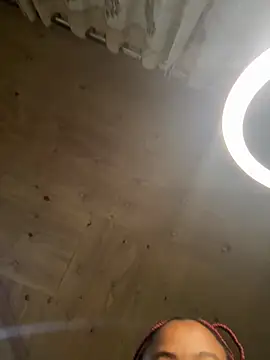 Linahlove online show from December 5, 5:17 pm