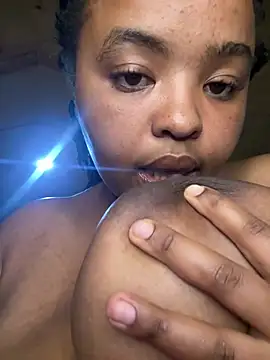 Linahlove online show from March 2, 7:45 pm