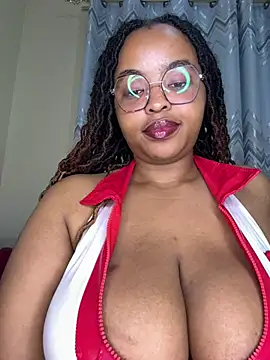 Snapshot of Linahlove chatting on July 2, 9:32 pm Linahlove online show from July 2, 9:32 pm