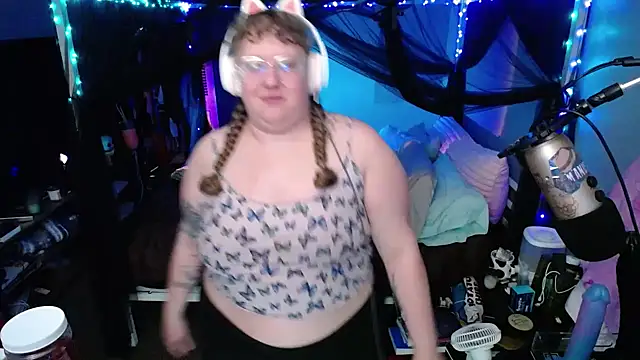 Snapshot of FatVeronica chatting on February 6, 6:29 am FatVeronica online show from February 6, 6:29 am