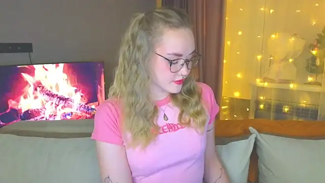 Aurora Golden1 online show from December 24, 3:58 pm