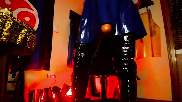 Snapshot of DominatrixBlue chatting on February 7, 6:34 pm DominatrixBlue online show from February 7, 6:34 pm