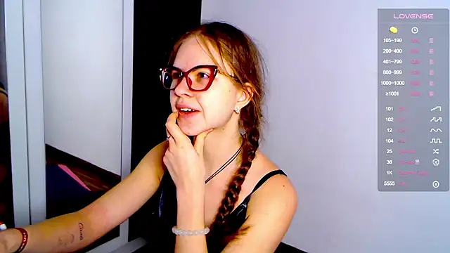 Sarah HS online show from December 12, 12:55 pm