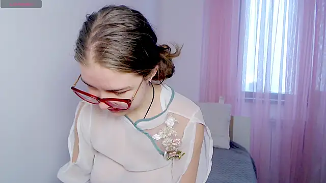 Sarah HS online show from February 24, 11:52 am