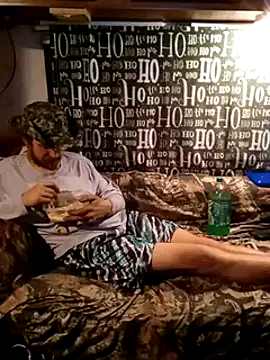 Snapshot of hothippie420 chatting on January 4, 5:05 am hothippie420 online show from January 4, 5:05 am