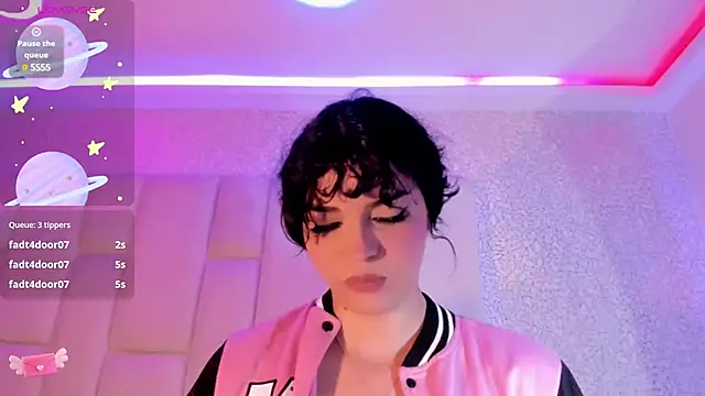 Summer walkerr online show from January 19, 6:43 pm