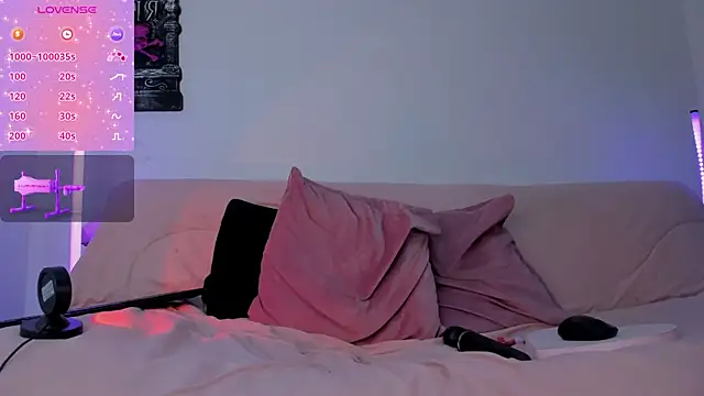 ImBlackEyes online show from November 8, 10:30 pm