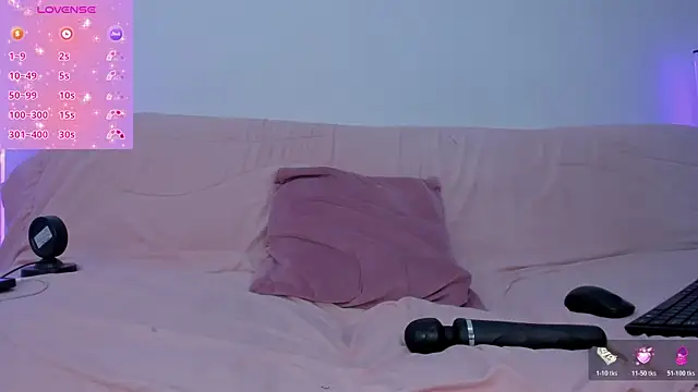 ImBlackEyes online show from December 17, 9:10 pm