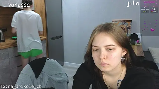 Snapshot of doll_lol_ chatting on December 22, 8:03 pm doll lol online show from December 22, 8:03 pm