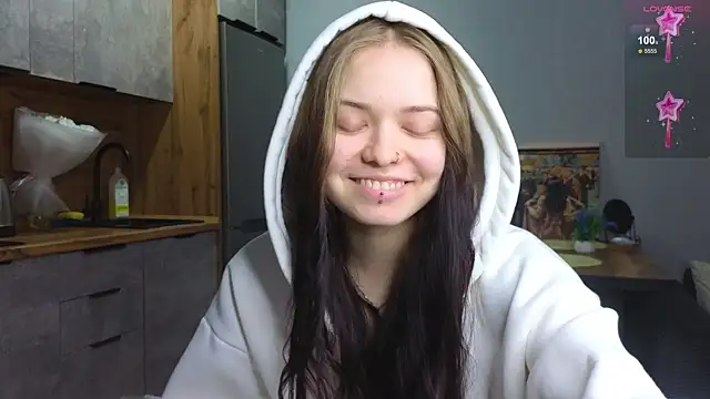 Snapshot of doll_lol_ chatting on January 12, 6:05 pm doll lol online show from January 12, 6:05 pm