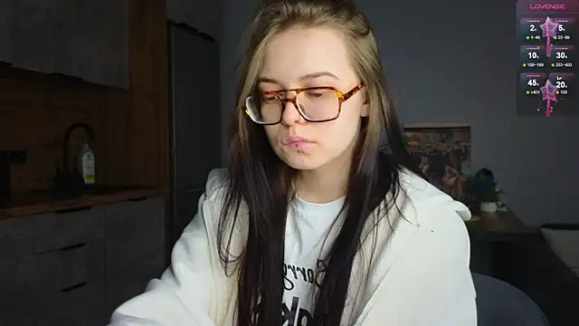 Snapshot of doll_lol_ chatting on January 23, 11:04 am doll lol online show from January 23, 11:04 am