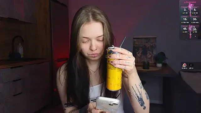 Snapshot of doll_lol_ chatting on January 24, 1:57 pm doll lol online show from January 24, 1:57 pm