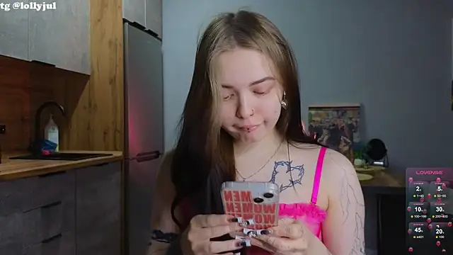 Snapshot of doll_lol_ chatting on March 5, 8:00 pm doll lol online show from March 5, 8:00 pm