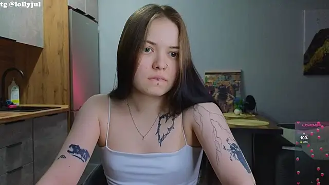 Snapshot of doll_lol_ chatting on March 7, 2:36 am doll lol online show from March 7, 2:36 am